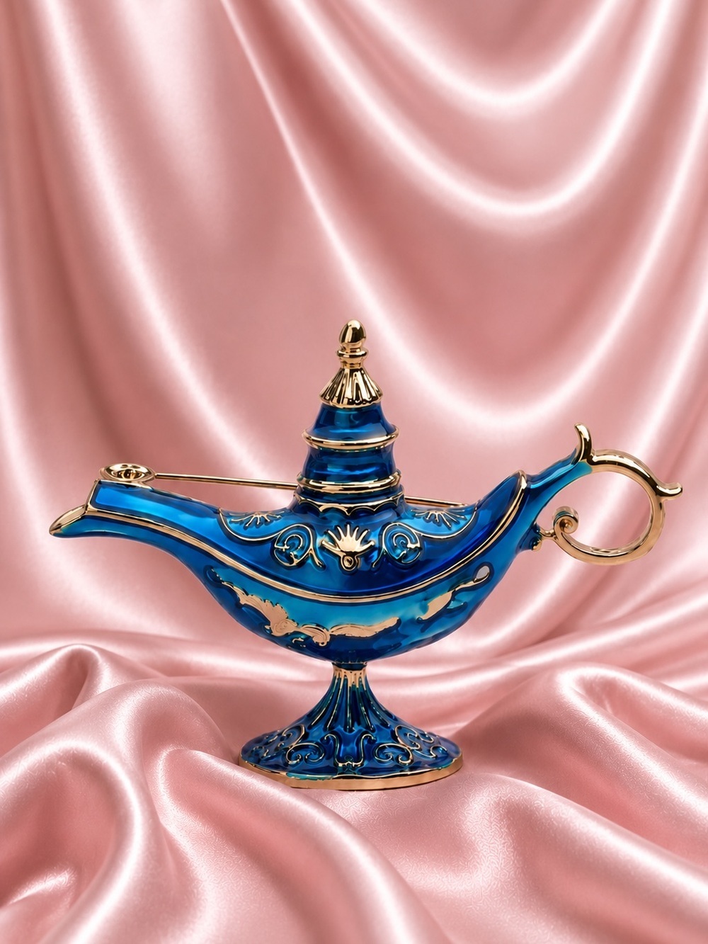 Blue Genie Lamp Gold Brooch - Picture 2 of 6